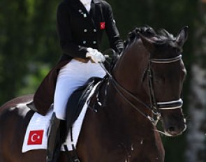 Turkish Selen Ebre Efe making progress, small steps at a time. At the 2012 Europeans she's riding Winner (by San Remo)