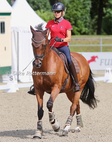 Sole Swiss representatives in the para classes in Riesenbeck are once again Nicole Geiger and her 17-year old Flemmingh son Amigo.