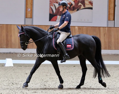 Austria’s Pepo Puch and Sailor’s Blue (by Swaovski-Arogno) who’s beautifully schooled.