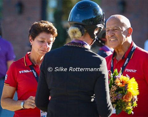 German national coaches of the able-bodied, Monica Theodorescu and Johnny Hilberath, congratulating Melanie Wienand.