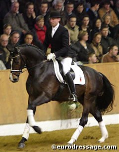 Johannes Westendarp on Rosentanz at the Vorwerk Stallion Show in Vechta 2004 :: Photo © Astrid Appels